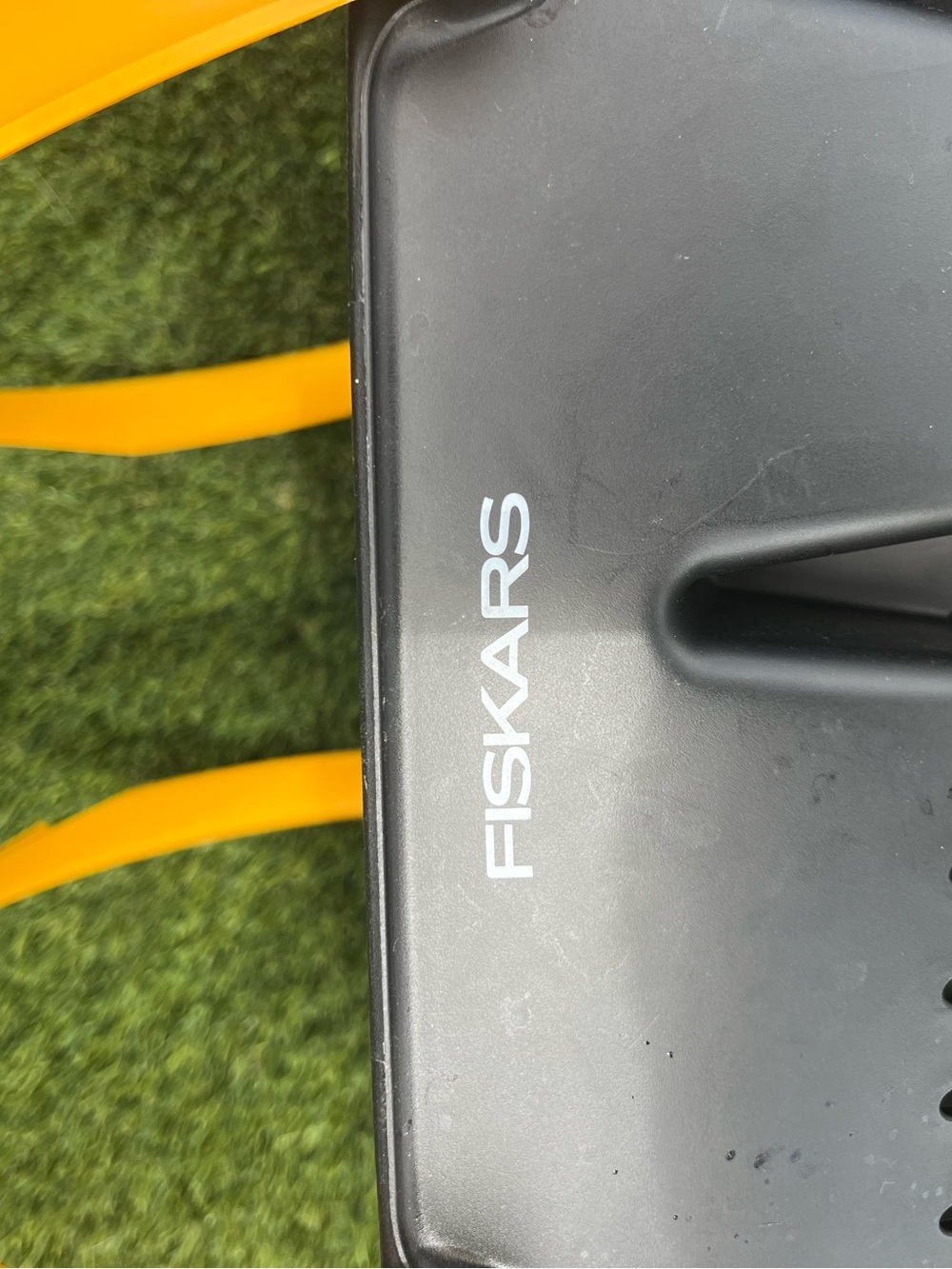 Fiskars Black/Orange Harvest Basket with Dual Handles - Picture 13 of 14